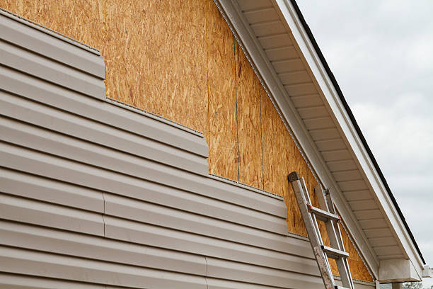 Professional Vinyl Siding technician working in Alliance, OH